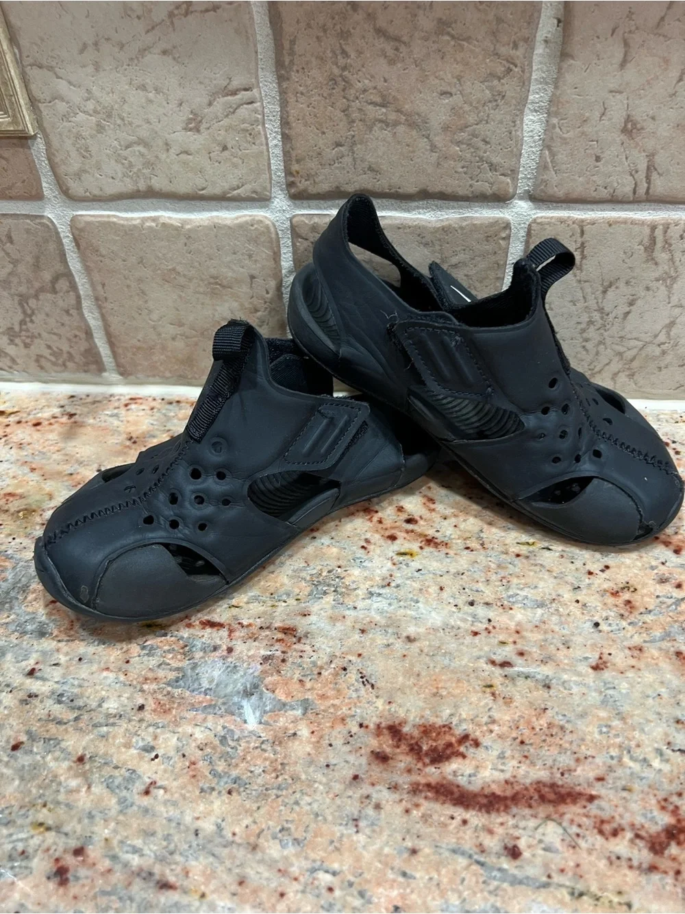 Nike Black Kids' Open-Toe Water Sandals with Hook-and-Loop Strap